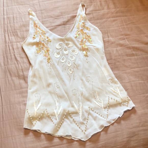 Tops - Embroidered white top